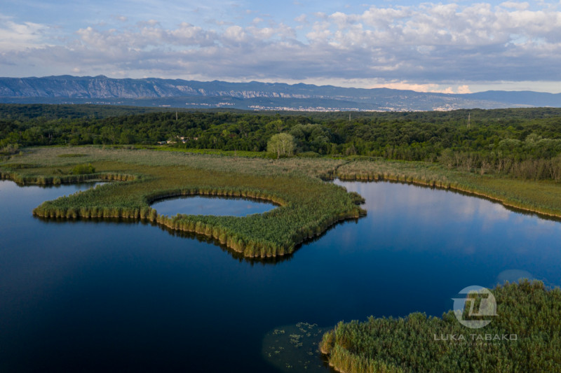Jezero Ponikve – skriveni dragulj otoka Krka