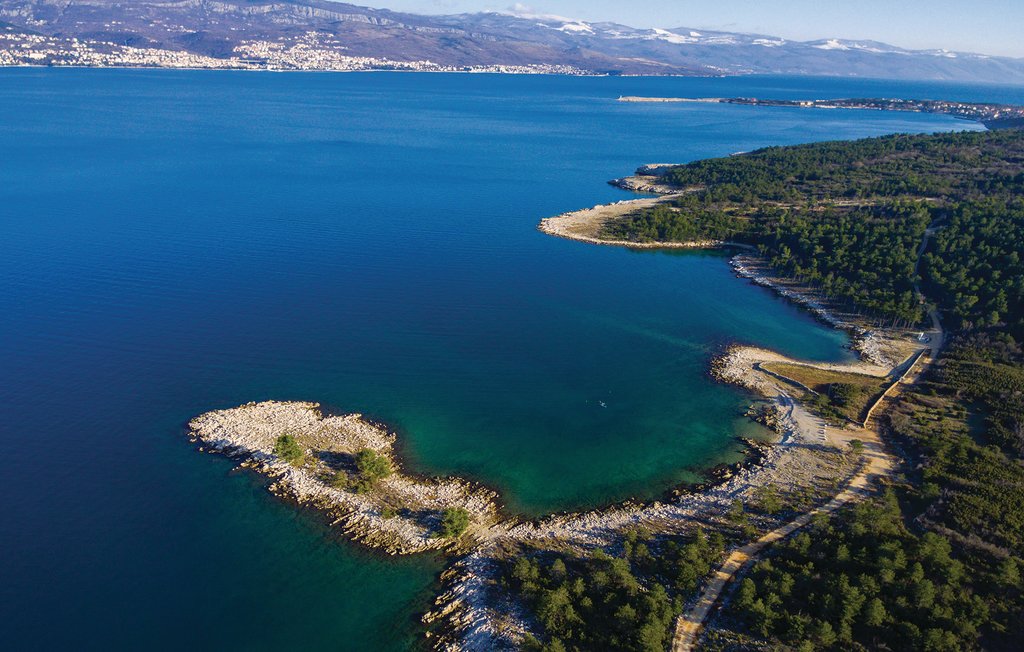 Große Hinterhofideen Mit Pool : Elegante Holzterrasse mit Pool und